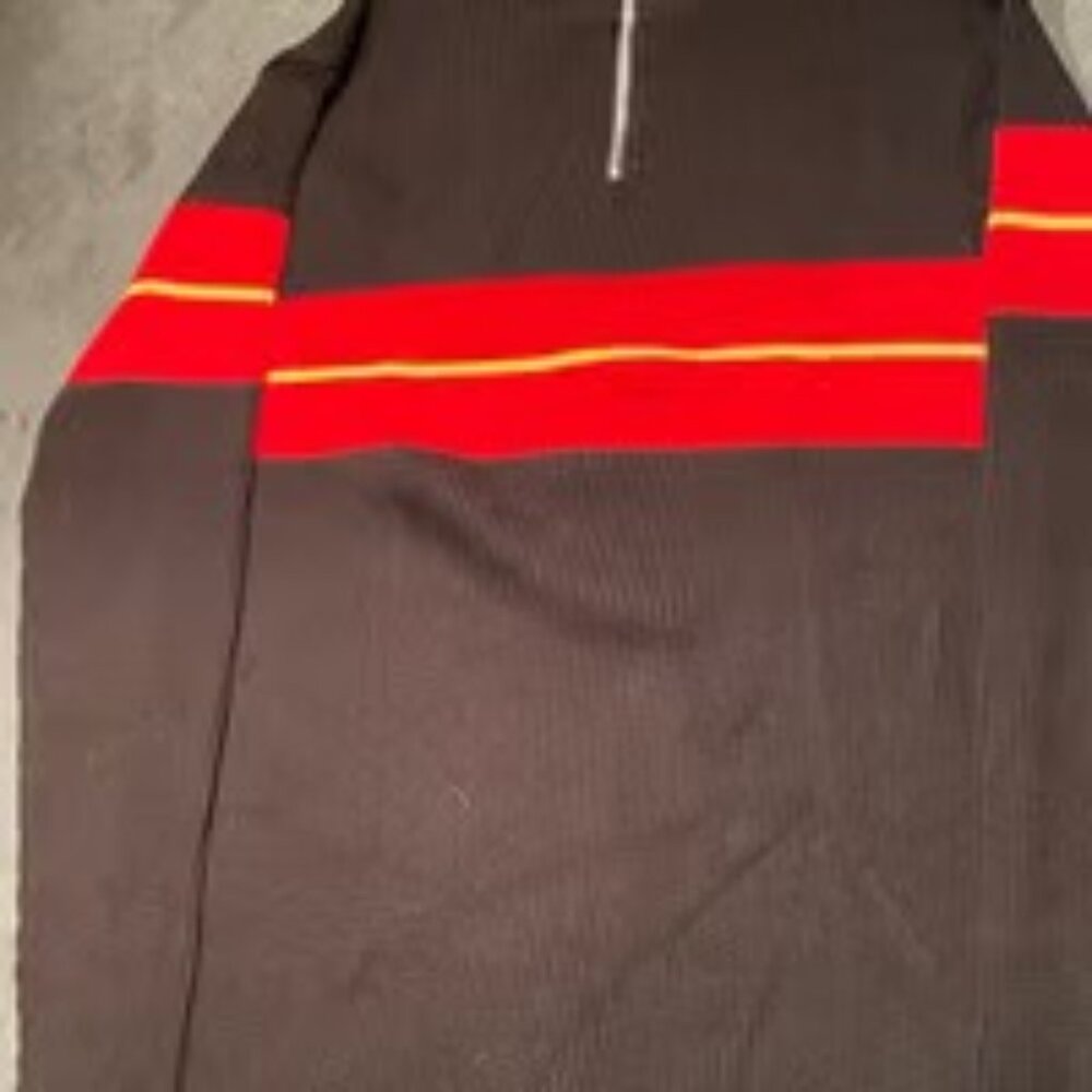 Men’s 525 Sweater. Red stripe NWT